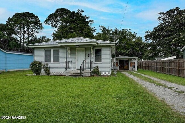 1214 Julia St House - House Rental in New Iberia, LA | ForRent.com