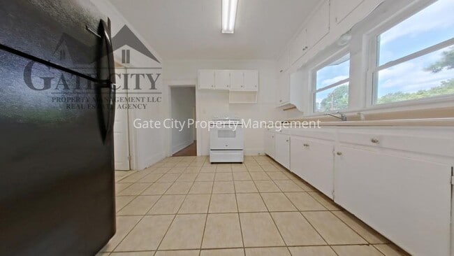 Photo - 1600 N Hamilton St