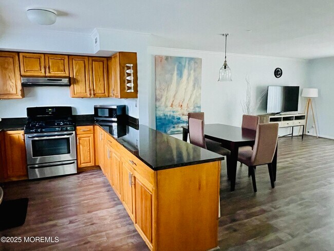 Photo - 190 Spruce St