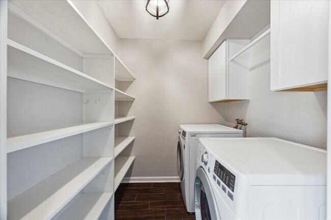 Photo - 1428 Silverpines Rd Unit 428