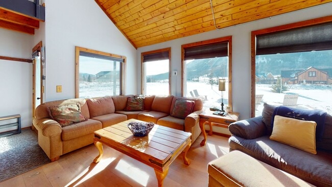 22 Riverbend Dr