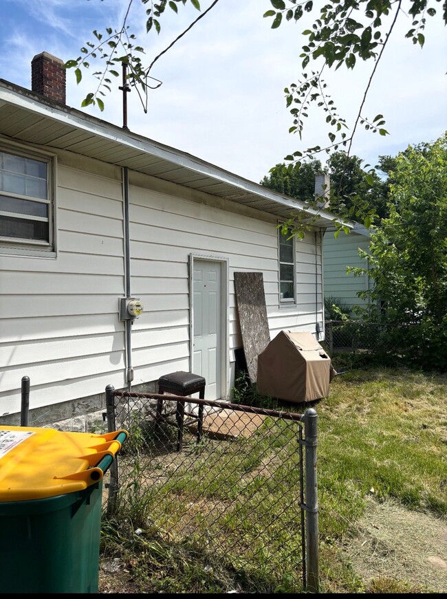 Photo - 1365 E Walnut St