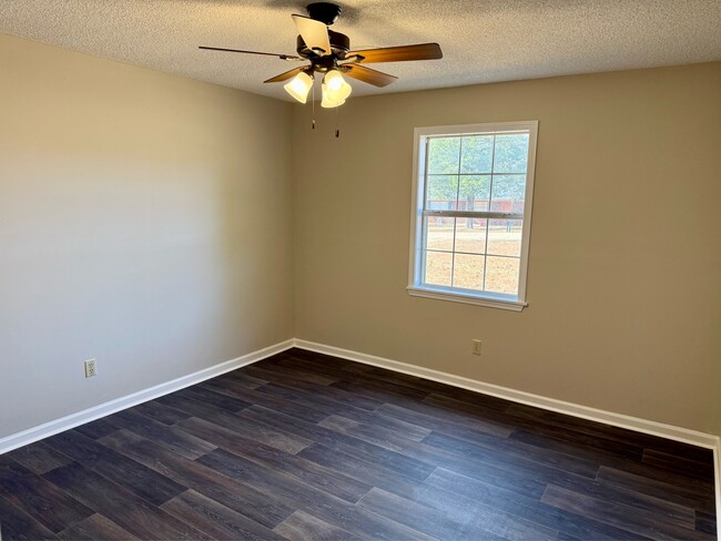 Photo - 2870 Walsh Rd