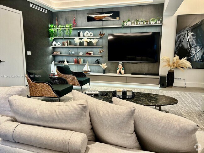 Building Photo - 2301 Collins Ave Unit 1634/1635 Rental