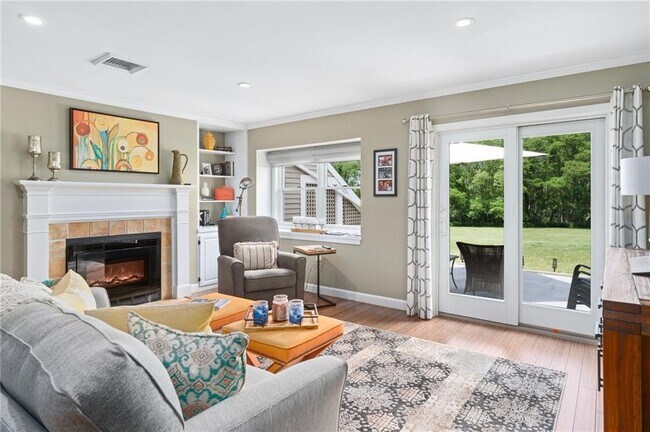 Photo - 43 Lawton Brook Ln