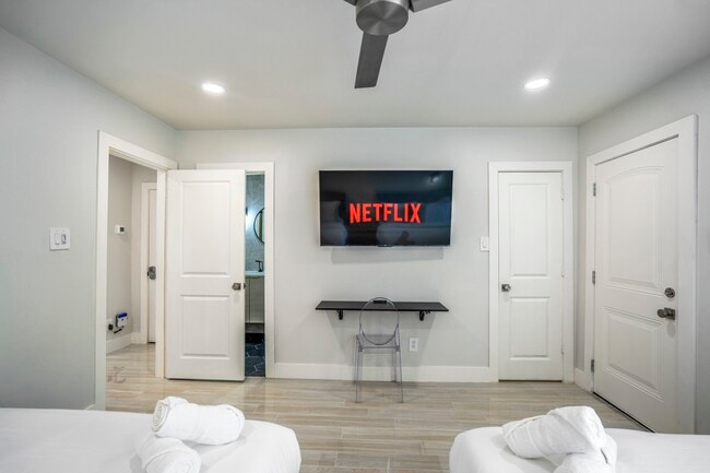 Photo - 2407 Cleburne St Unit 4