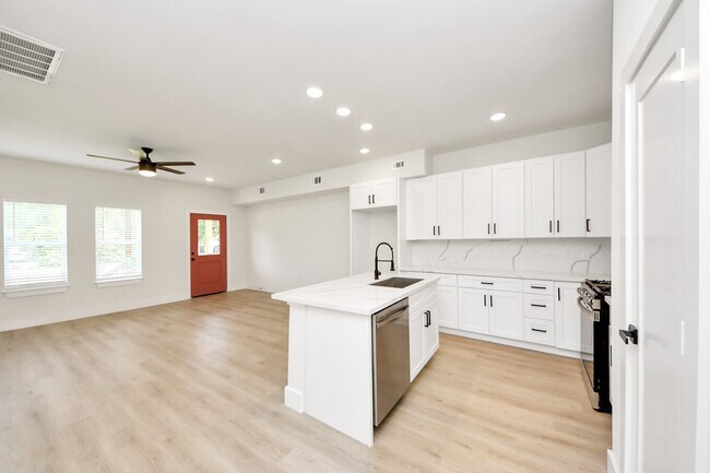 Photo - 1316 W Willis St