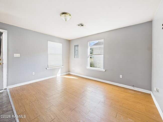 Photo - 611 Walker Rd