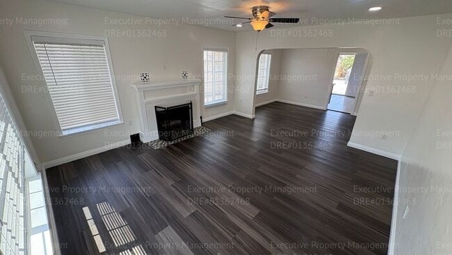Building Photo - 2 bedroom 1 bathroom house located in the 93307 zipcode near E Brundage Ln/ Madison St