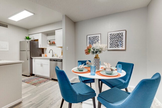 1BR, 1BA - 630SF - Dining Room