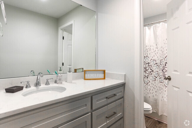 2BR, 2BA - 1,371 SF