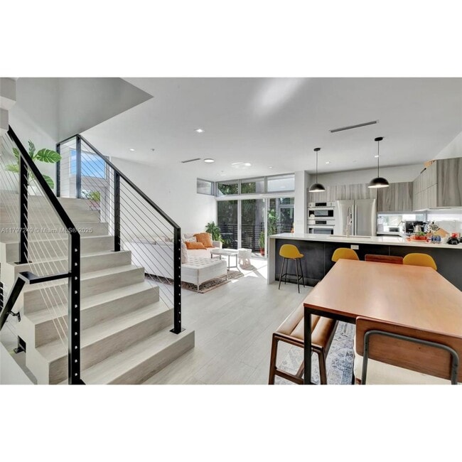 Building Photo - 2924 Bird Ave