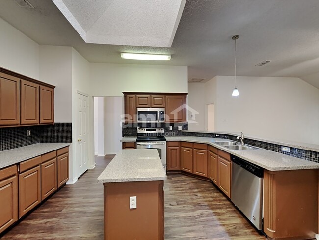 Photo - 6024 Silkcrest Trail