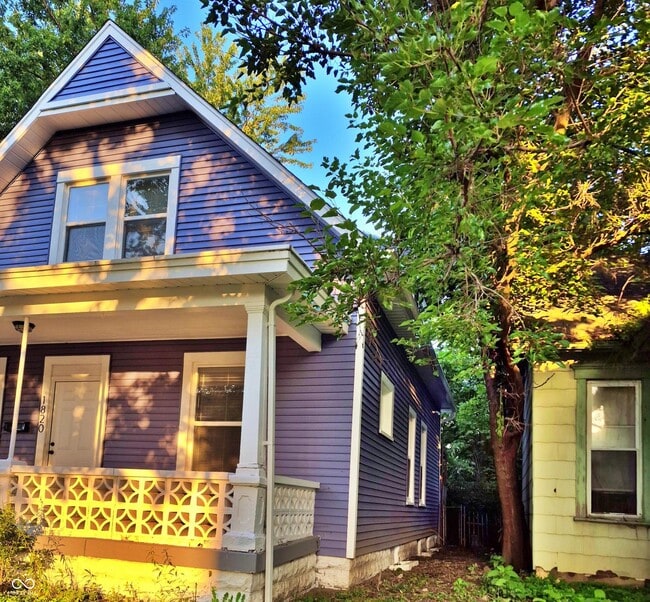 Photo - 1820 Singleton St