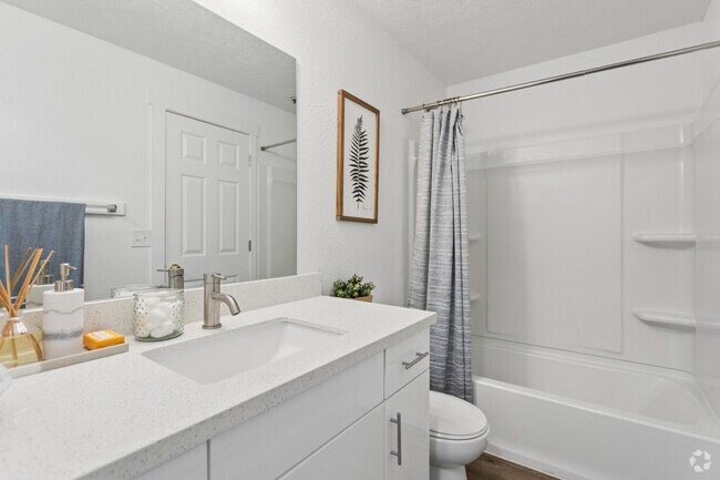 Keystone 1BR, 1BA - 525SF - Bathroom