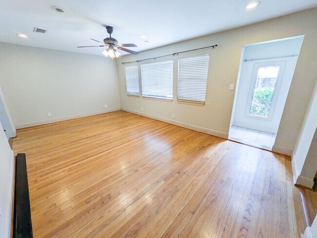 Photo - 5031 Simpson Ave