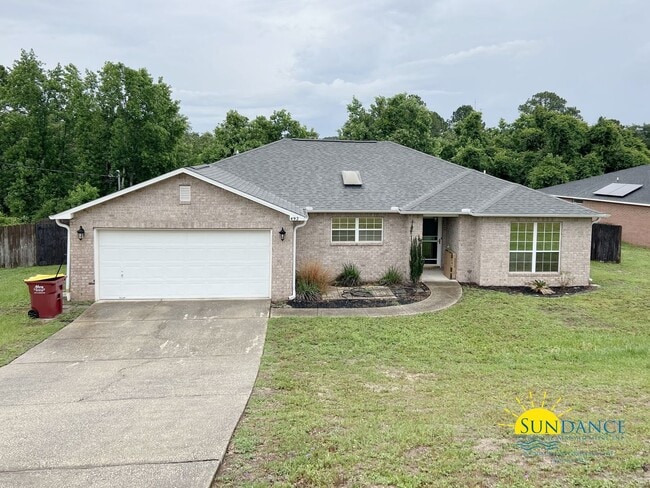 Building Photo - Charming 3-Bedroom + Office Home in Crestview, Prime Location Near I-10 & FL-85!