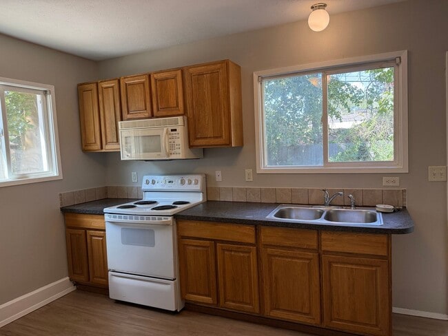 Photo - 1624 W 6th Ave Unit Apt 2