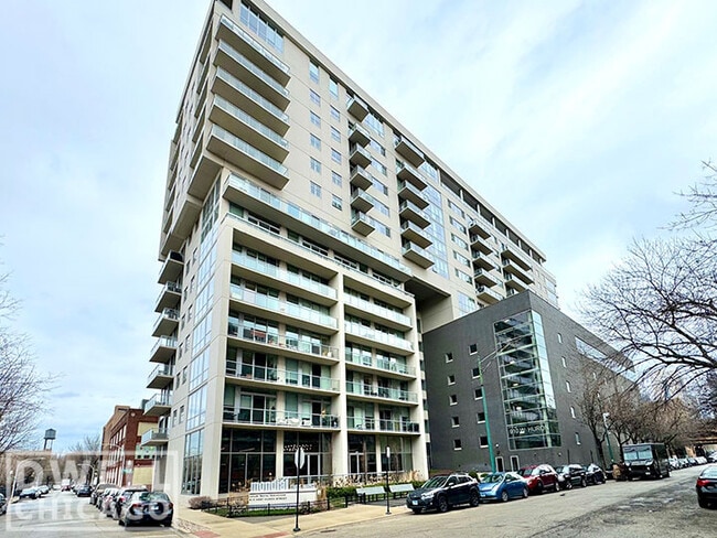 Photo - 942 W Huron St Unit 2