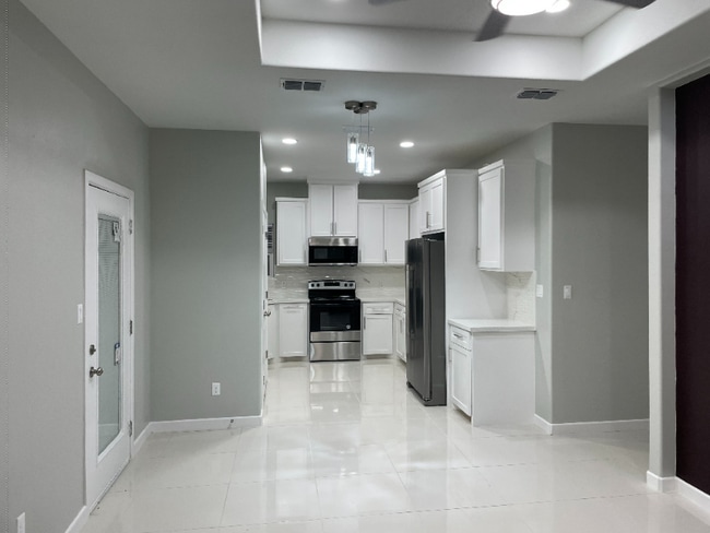 Photo - 2511 N Vineyard Ave Unit 2