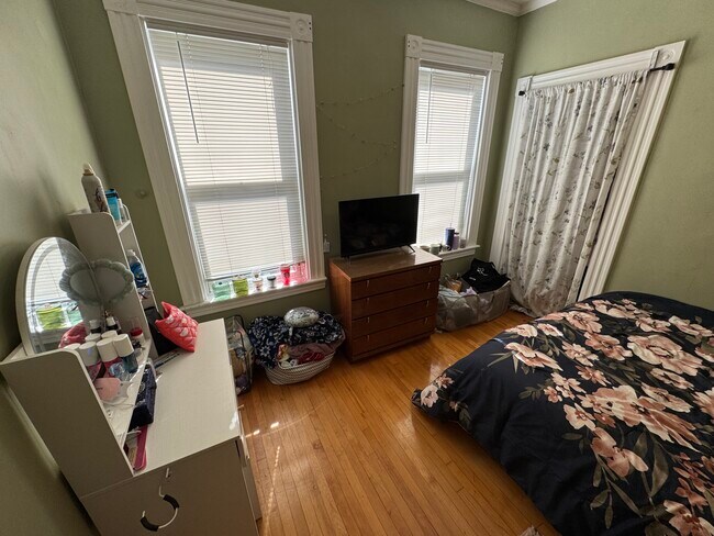 Photo - 176 Elm St Unit 2