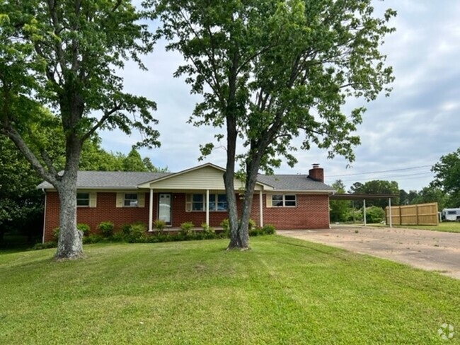 Building Photo - RANCH-STYLE HOME