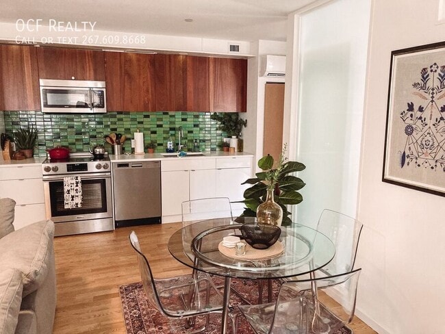 Building Photo - 152-58 W Laurel Street-208 Unit 208