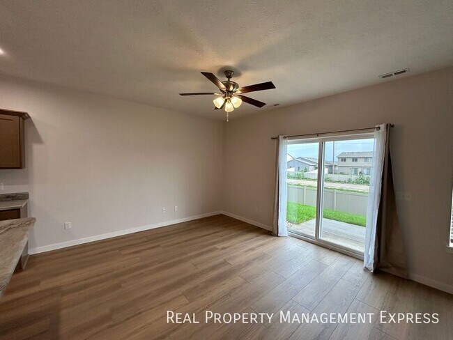 9634 W Tunis Dr