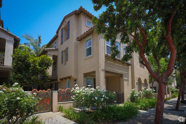 Building Photo - 720 S San Fernando Blvd Rental