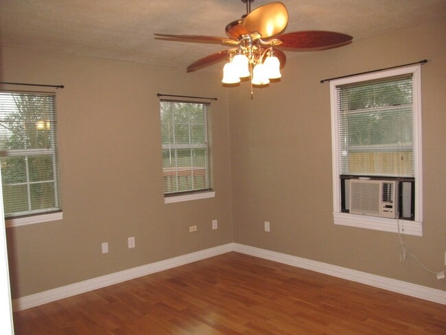 Photo - 3 BEDROOM CLOSE TO UMHB
