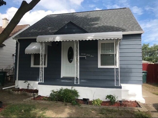 Photo - 2064 Reo Ave