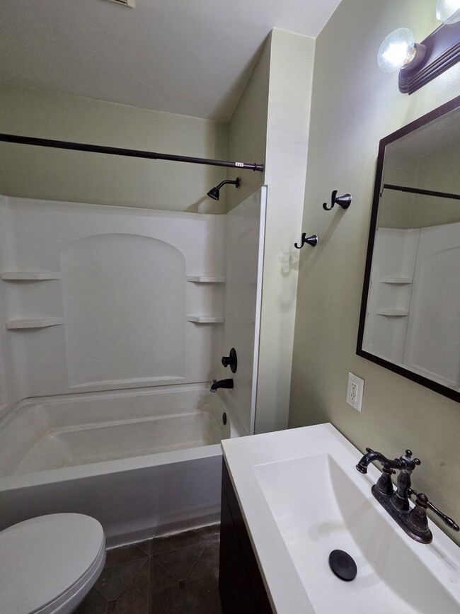 Photo - 1611 Schreiber St