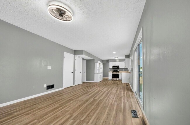 8472 Kingsley Dr