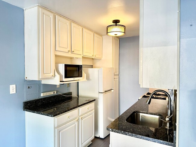 2 Bed 1 Bath - Pets Welcome! Parking! - 2 Bed 1 Bath - Pets Welcome! Parking! Condo