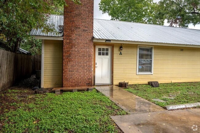 Building Photo - 121 Nance St Rental