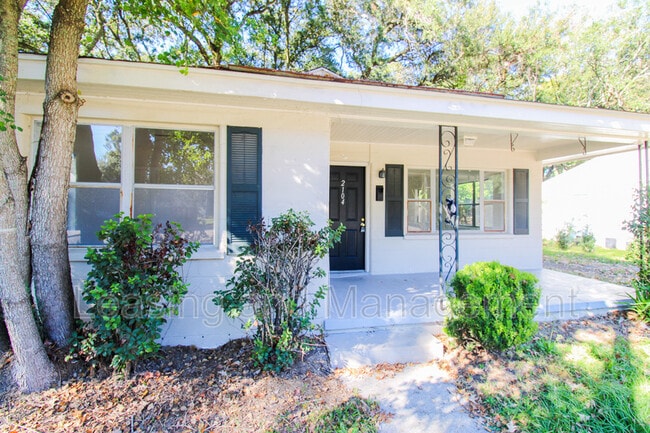 Photo - 2104 Maybank Hwy