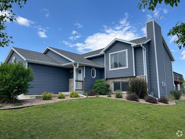Building Photo - Beautifully Updated 4-Bed Home in Prime NW...