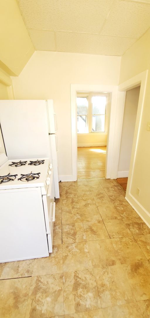 Photo - Lower 1 Bedroom Apartment