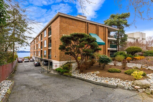 Photo - Waterfront Serenity: 1 Bedroom 1 Bathroom Luxury Living with Dock Access
