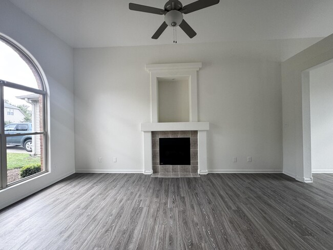 Photo - 409 Ella Rae Ln