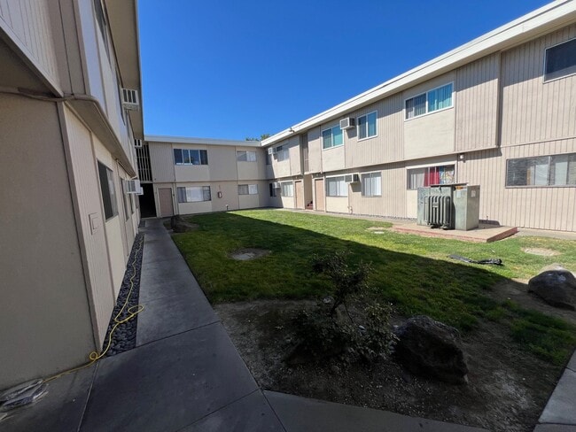 Photo - 2383 Arden Wy Unidad 6