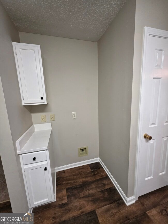 Photo - 302 Henley Way