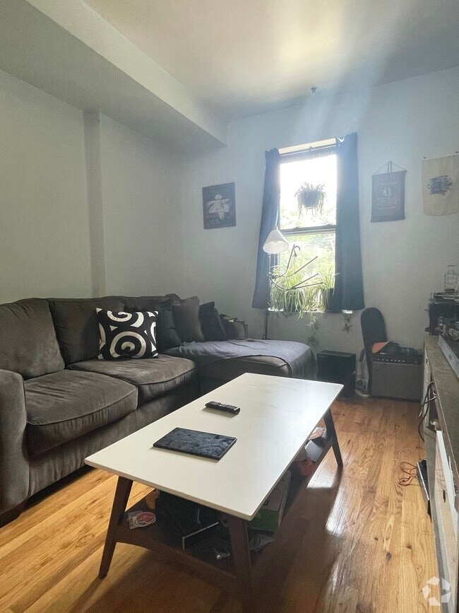 Building Photo - 11 Cuneo Pl Unit 1B Rental