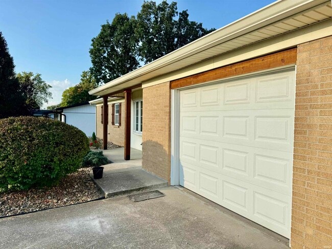 404 S Hickory Dr