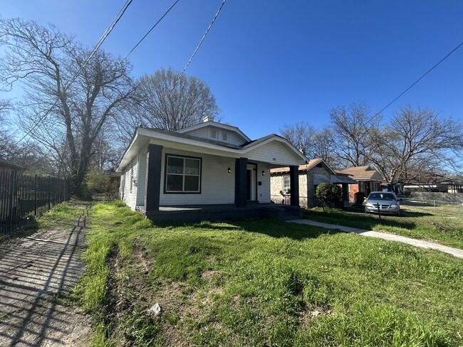 Building Photo - 895 Kney St