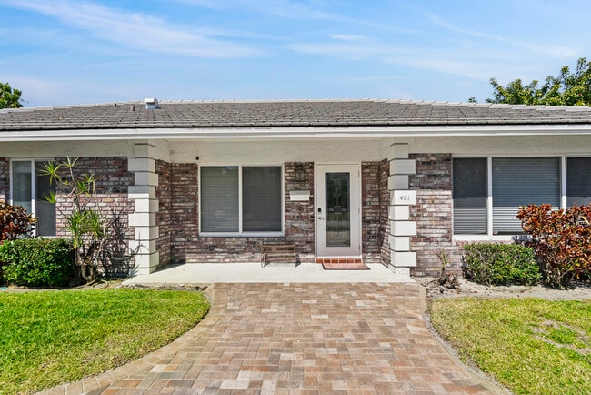 Photo - 401 NE 10th Terrace