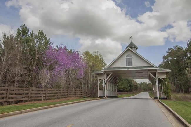 Photo - 1121 Surrey Ln