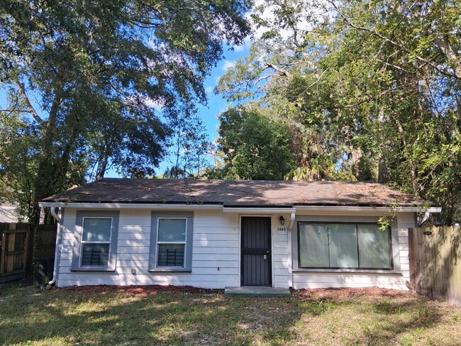 Building Photo - 1065 Winthrop St