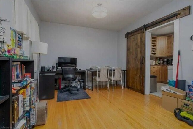 Photo - 98 Brubacher St