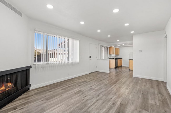 Photo - 3947 Vía Milano